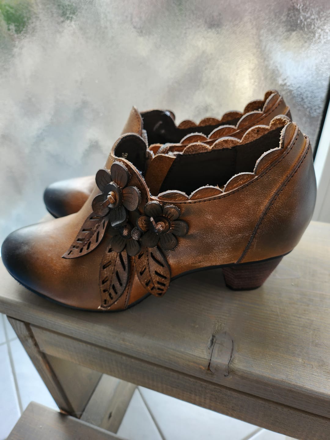 Customer photo review of Retro Handmade Floral Leather Low-Heel Pumps