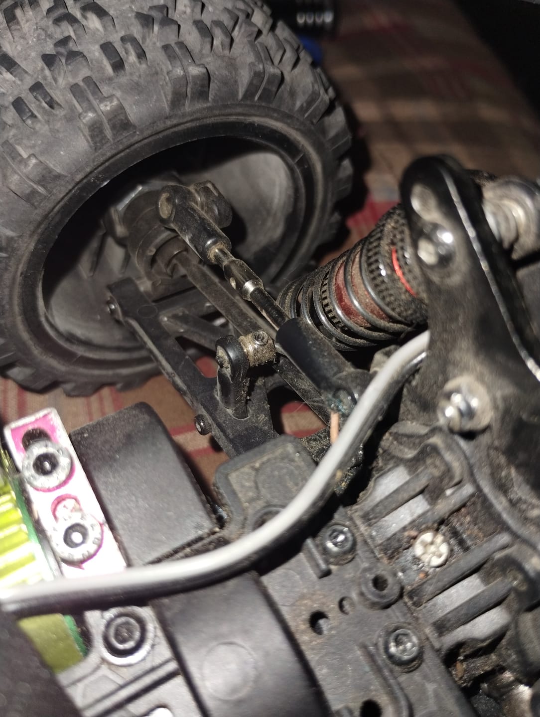 Customer photo review of Carbon Steel Rear Wheel Axle for Rear Dog Bone For 1:12 & 1:14Scale (2PCS)