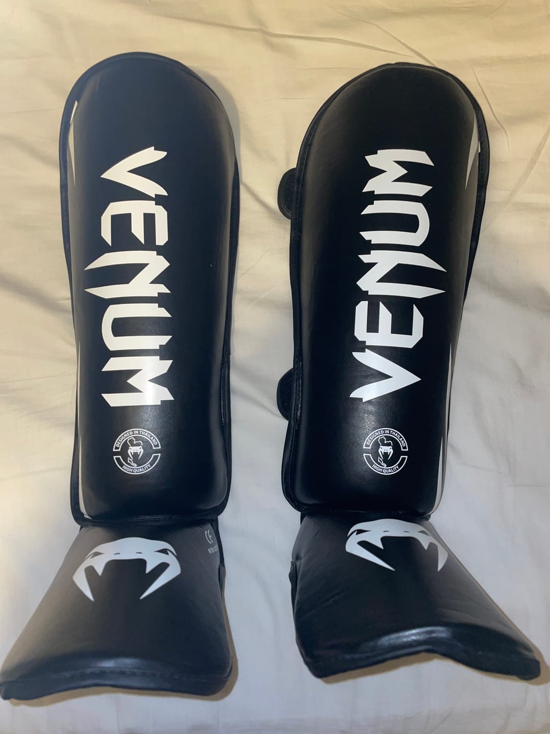 Customer photo review of Venum Scheenbeschermers Kickboks Challenger - Zwart/Wit