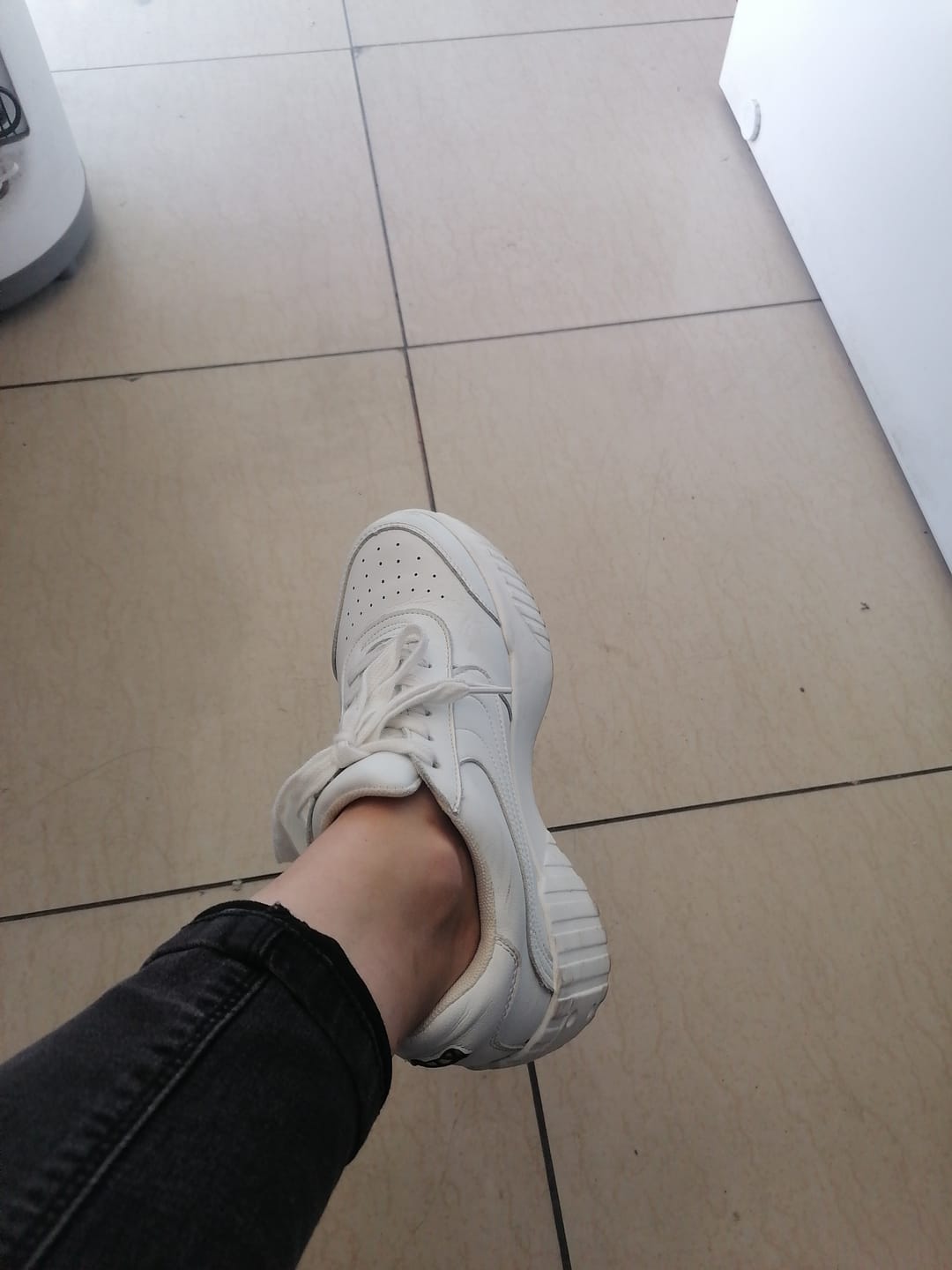 Customer photo review of ZAPATILLA BLANCA CUERO 13142