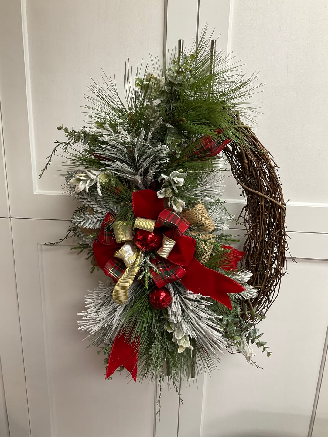 Customer photo review of 18" Oval Grapevine Wreath - DECOE-037