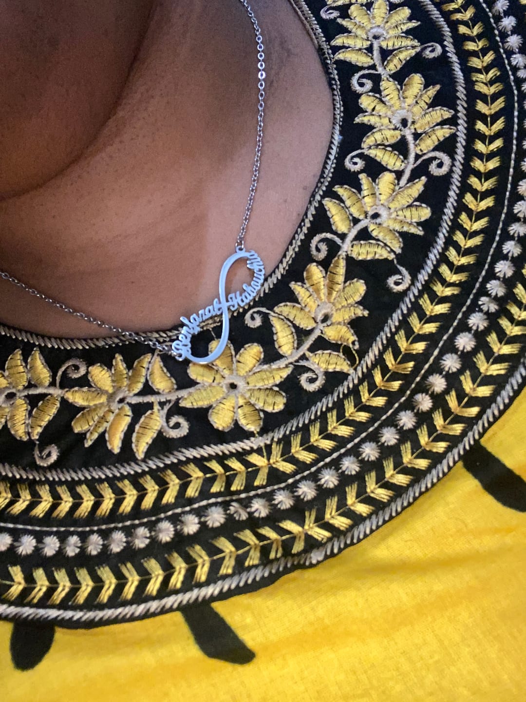 Customer photo review of Collier Infini Personnalisable Deux Prénoms