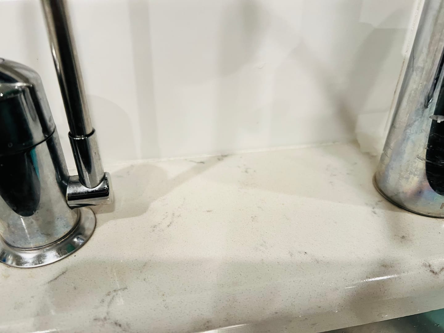 Customer photo review of GLASSGUARD™ Miracle Mold Removal Gel