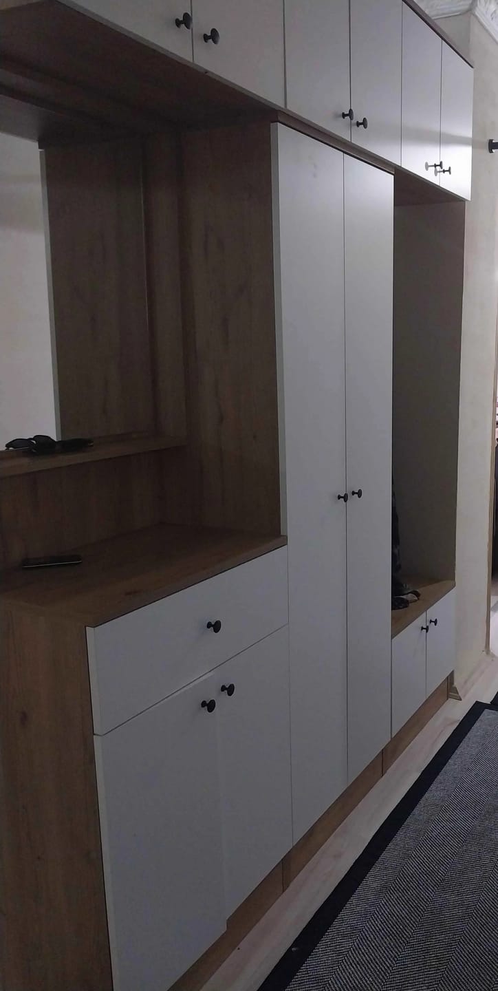 Customer photo review of Rani EA104 Portmanto Çekmeceli Aynalı Raflı Vestiyer Sepet Ceviz - Beyaz