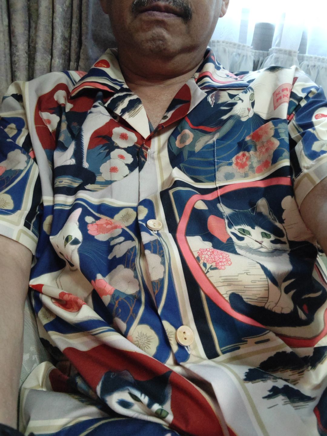 Customer photo review of 明治時代の猫 総柄 浮世絵風アロハシャツ