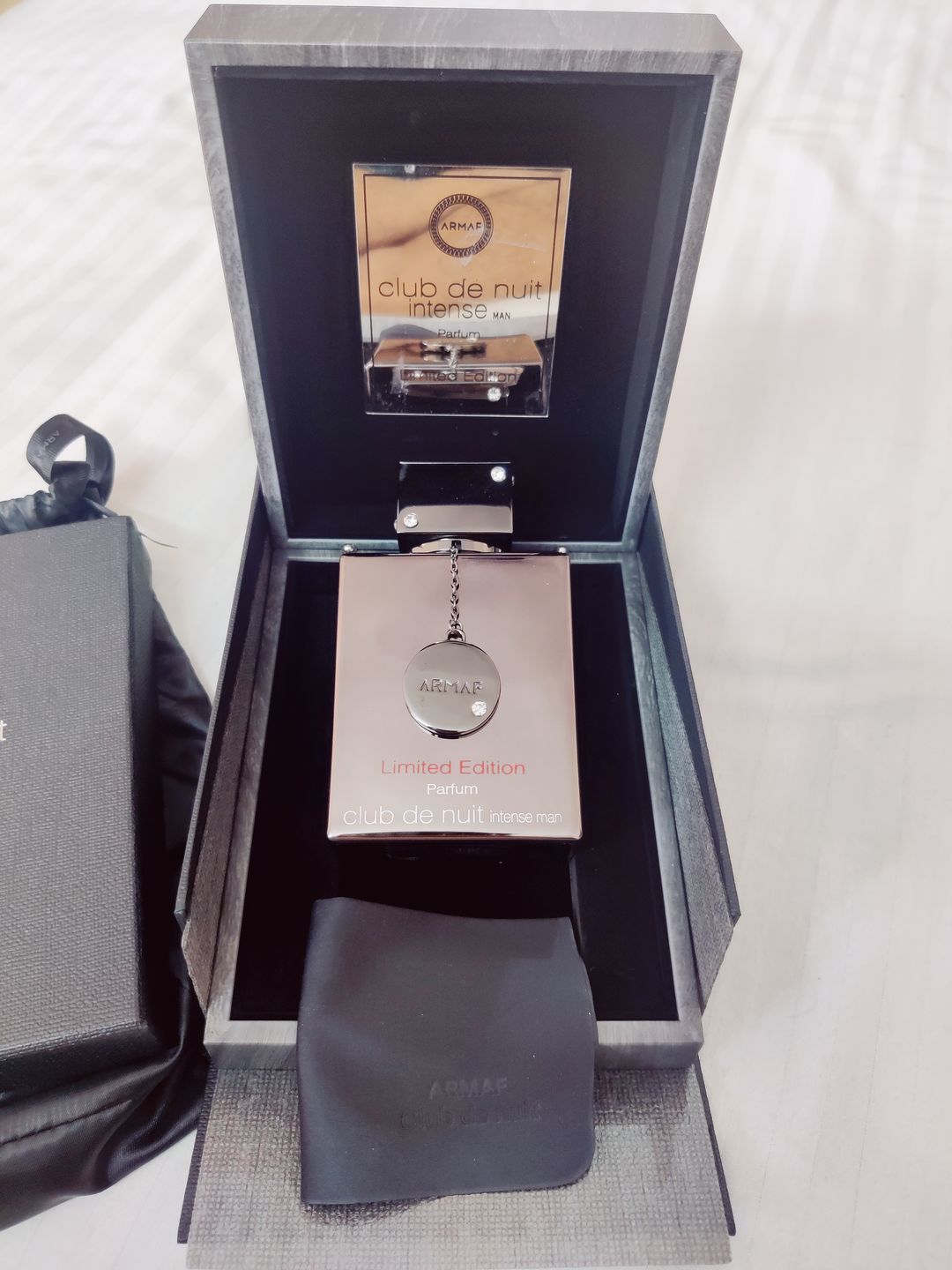 Customer photo review of Armaf Club De Nuit Intense Man Parfum Limited Edition
