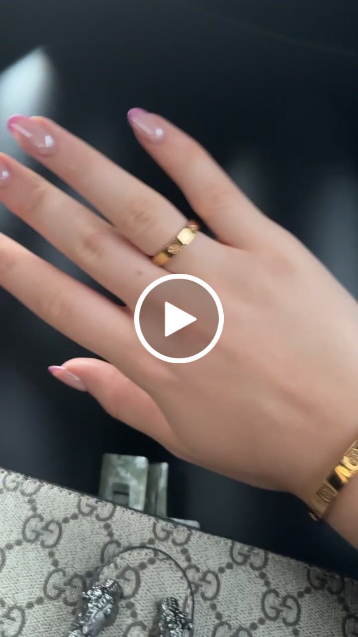 Customer video review of Crossed Arianna Armreif | 18K vergoldet