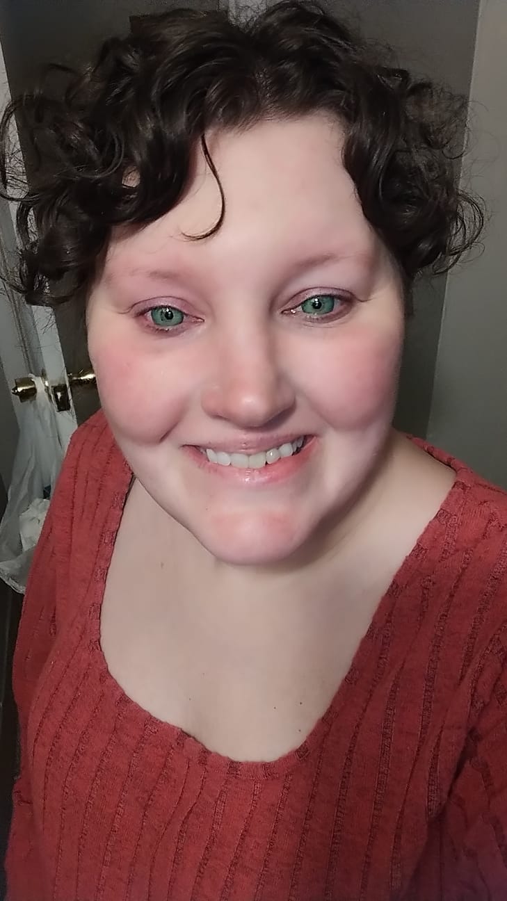 Customer photo review of Himalaya Green Prescription Coloured Contact Lenses