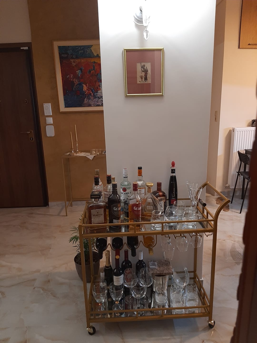 Customer photo review of Έπιπλο Μπαρ Τρόλεϊ Κάβα Τραπεζαρίας με Καθρέφτη Βοηθητικό Τραπεζάκι Κουζίνας Χρυσό LR-C090A03