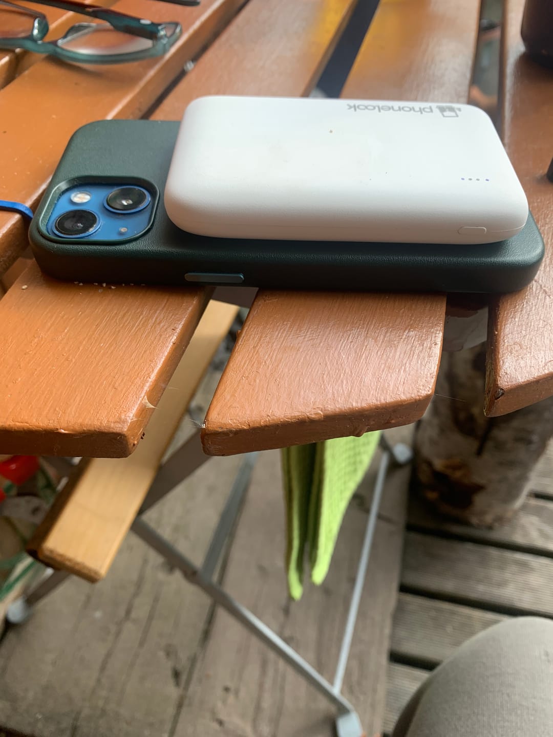 Customer photo review of Echtleder Case Hülle Mit MagSafe für iPhone 13 - Grün