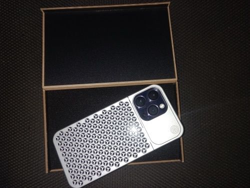Customer photo review of Premium Aluminum Aromatherapy Heat Dissipation iPhone Case