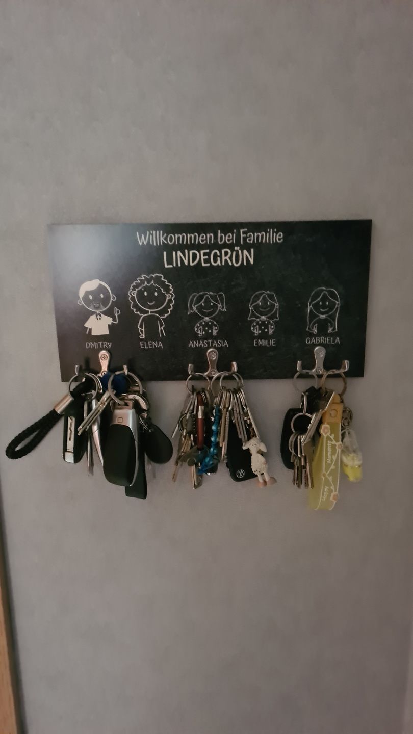 Customer photo review of Strichmännchen Familie (Schiefer) - Familien-Schlüsselbrett
