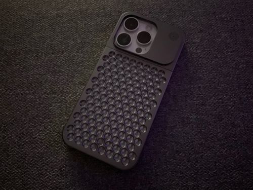 Customer photo review of Premium Aluminum Aromatherapy Heat Dissipation iPhone Case