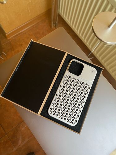 Customer photo review of Premium Aluminum Aromatherapy Heat Dissipation iPhone Case