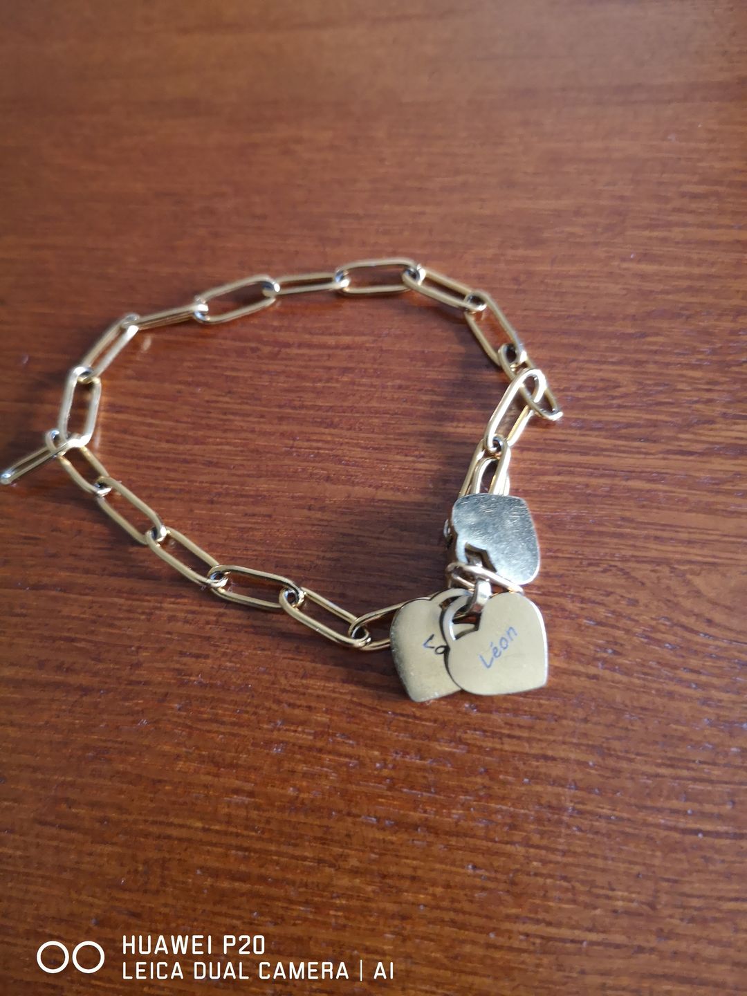 Customer photo review of Bracelet LOANYA avec pendentifs cœur personnalisés