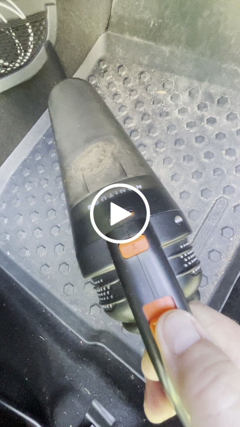 Customer video review of Leistungsstarker Akku-Handstaubsauger / Beutelloser 9500Pa Handstaubsauger für Nass & Trocken / Handsauger mit 2600mAh Akku & LED-Leuchte