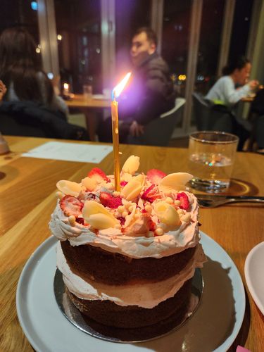 Customer photo review of White Chocolate & Strawberry Cake