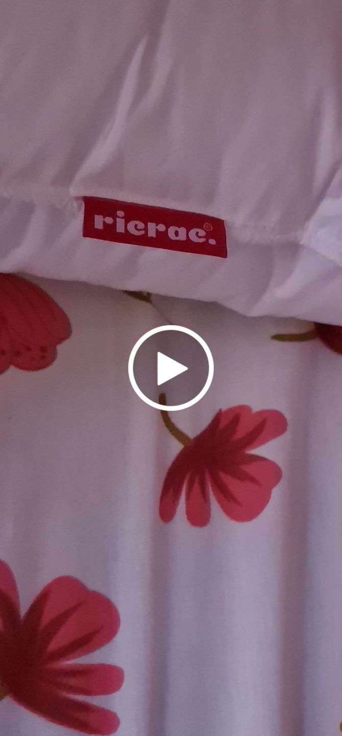 Customer video review of Luxurious Plain Hotel Pillow