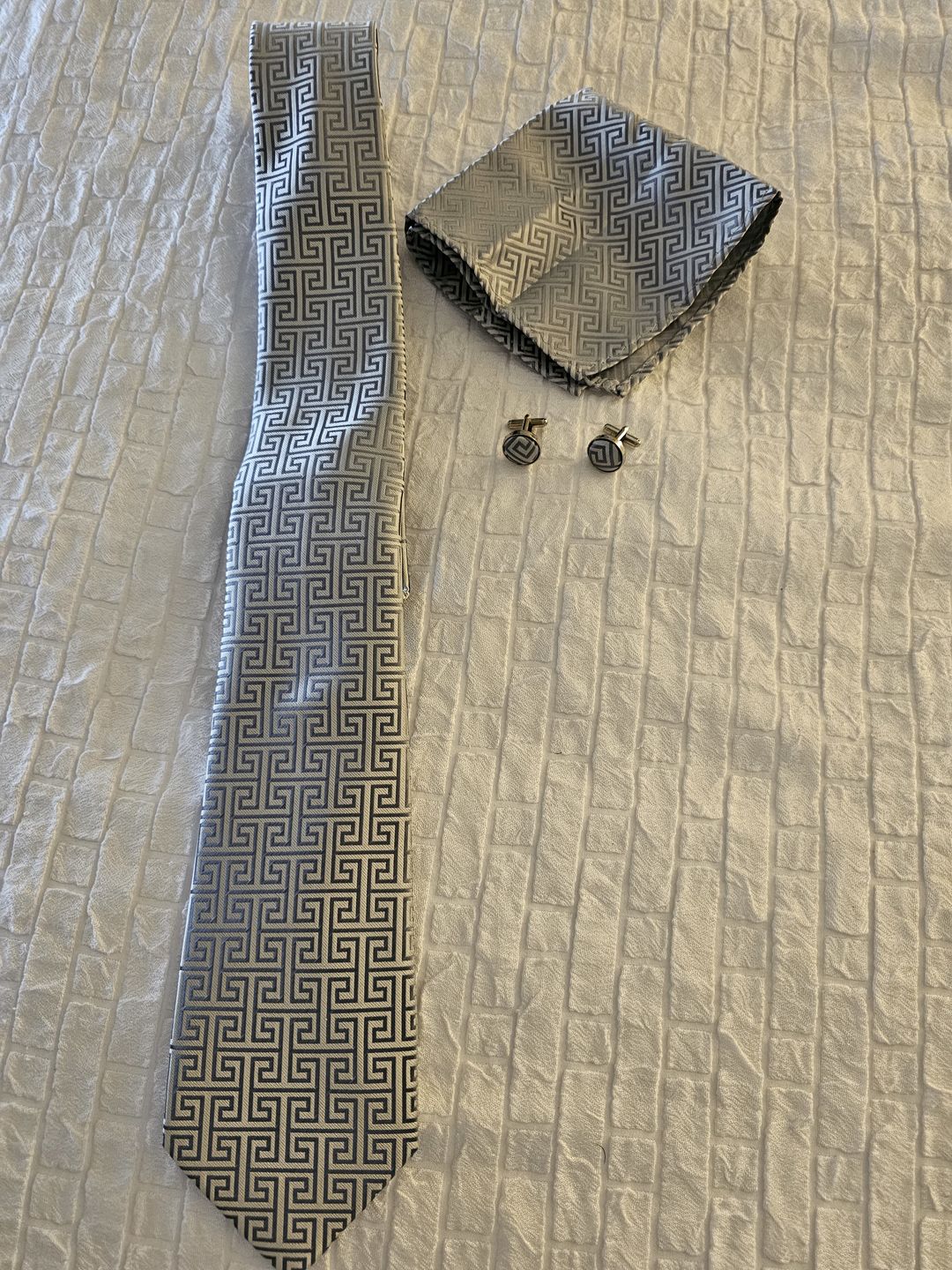 Customer photo review of Tie, Pocket Square and Cufflinks In Silver