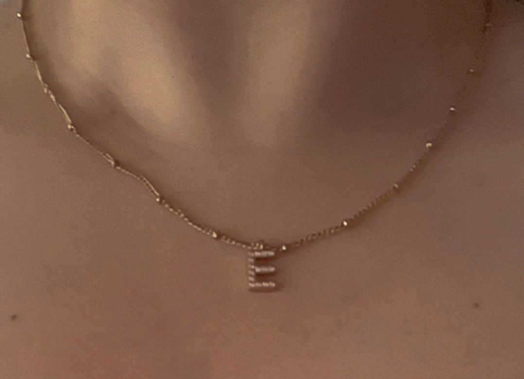 Customer photo review of Dots Letter Halskette | 18K vergoldet