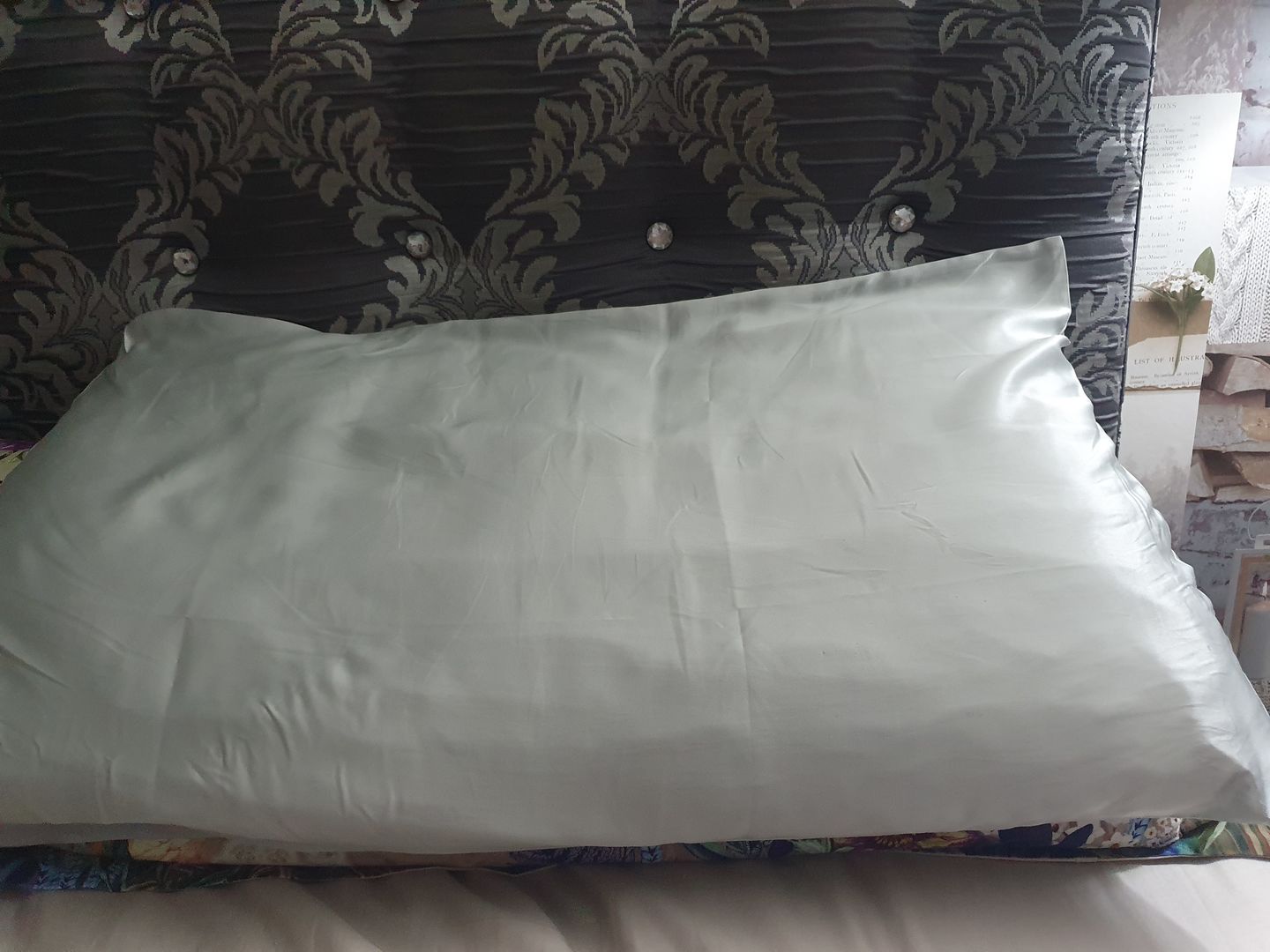 Customer photo review of Pair of Silk Pillowcases