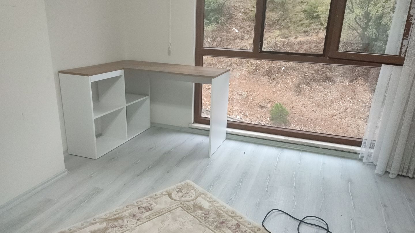 Customer photo review of Rani HA113 Çalışma Ofis Bilgisayar Masası 4 Raflı Köşeli Masa Beyaz - Sepet Ceviz 120 cm