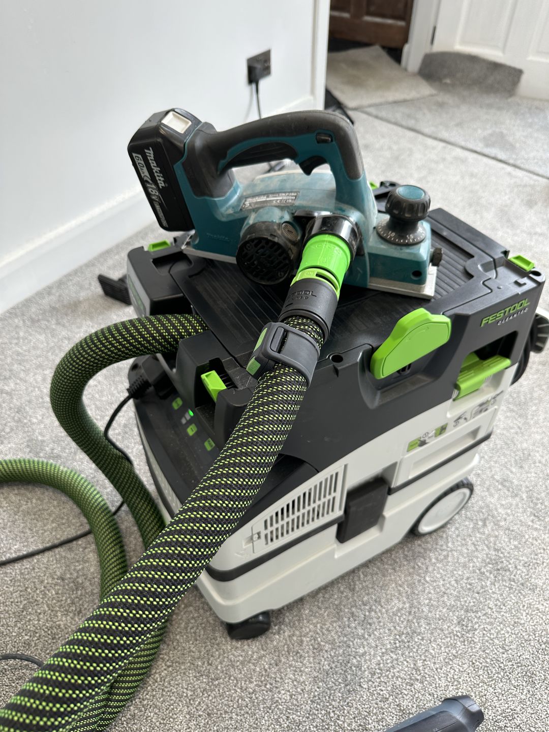 Customer photo review of Festool Cleantec Hose Adaptor to Makita 18v Planer DKP180Z