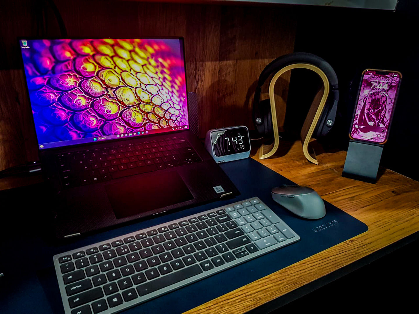 Customer photo review of HANDS-ON MOBILE STAND