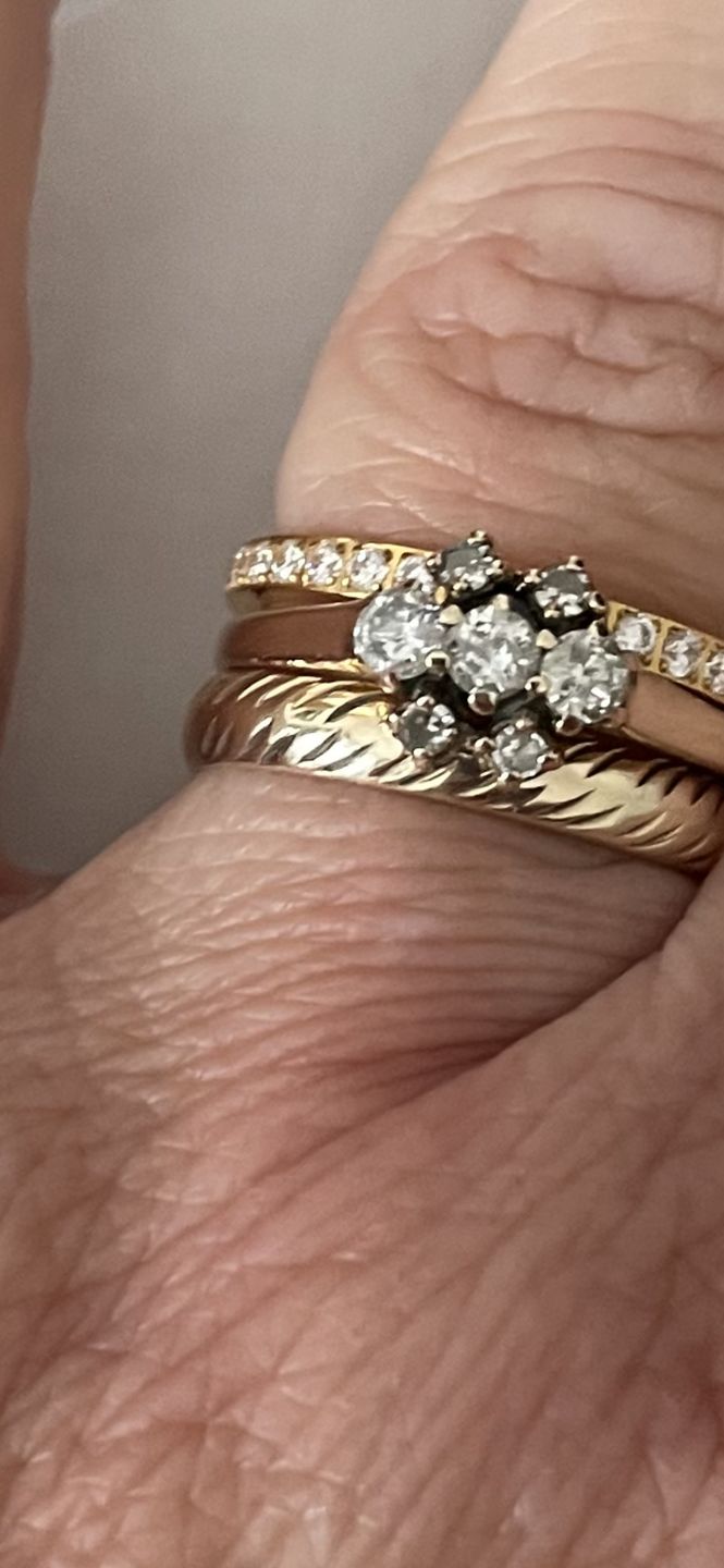 Customer photo review of Gold 2mm Full Glitz Ring