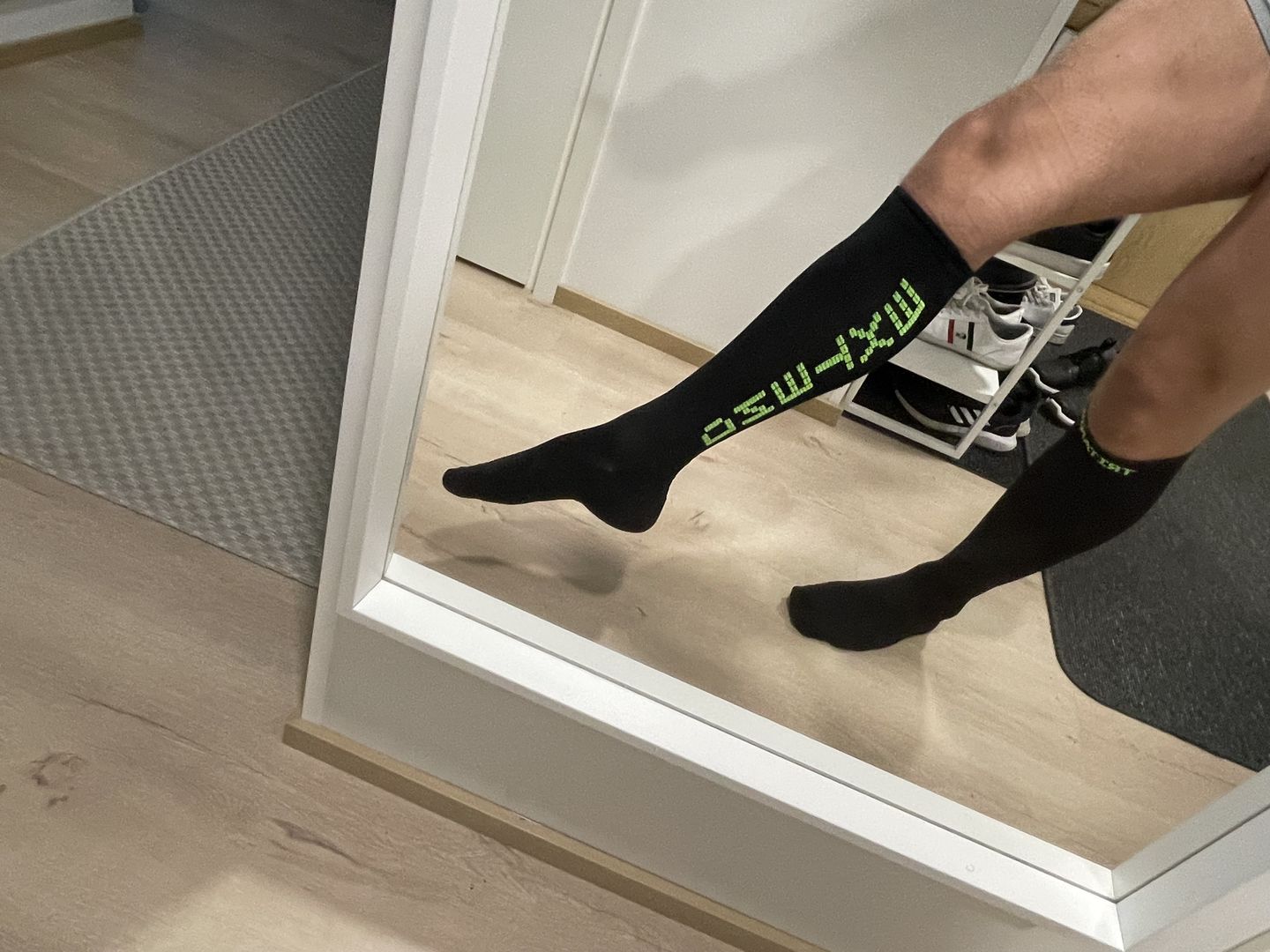 Customer photo review of eXtend High – Kompressiosukat – Musta / Lime