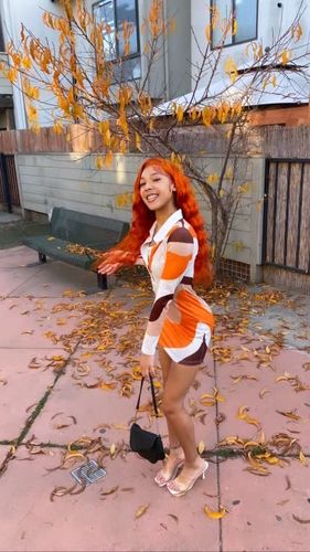 Customer photo review of Ginger Orange Wave Transparent Lace Frontal Lace Wig