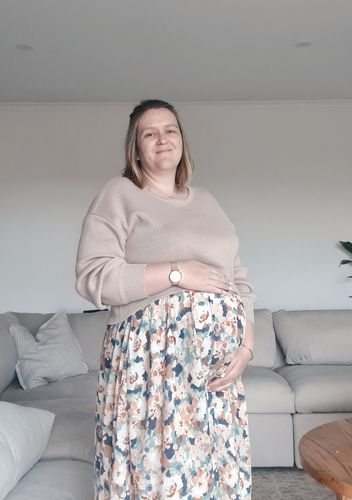 Customer photo review of Sienna Maternity Midi Skirt Floral print