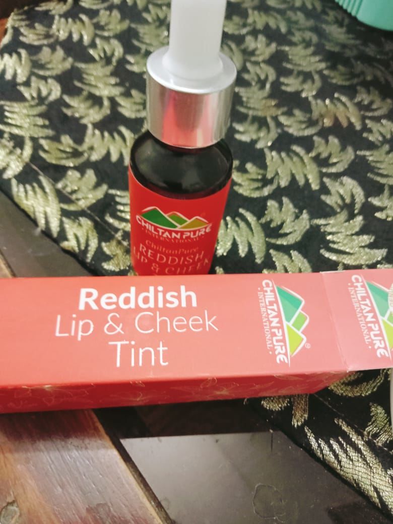 Customer photo review of Reddish Lips & Cheek Tint – Pure Organic Liquid stain for lips, cheeks & eyelids – Give face fresh look Moisturize lips- 100% Organic Lip Stain