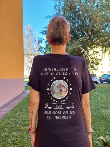 Customer photo review of Fass mein Frauchen nicht an - Google findet dich nicht - Individuelles Damen Shirt Rückendruck