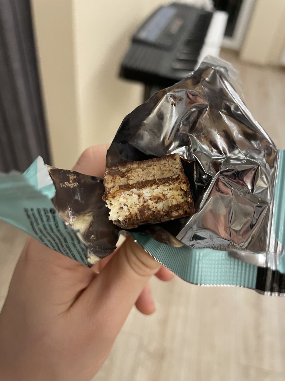 Customer photo review of BATON W POLEWIE CZEKOLADOWEJ "СOCONUT COOKIE + ALMOND" 10 X 45G