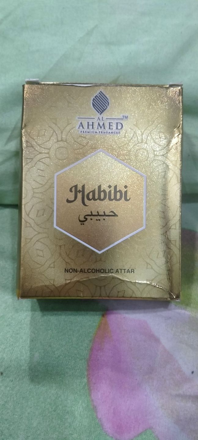 Customer photo review of Al Ahmed Premium Habibi Attar Roll on Perfume | Long lasting Fragrance Perfume For Men and Women | 100% Alcohol Free Attar Perfume | Artisanal Perfume Oil (6ml)