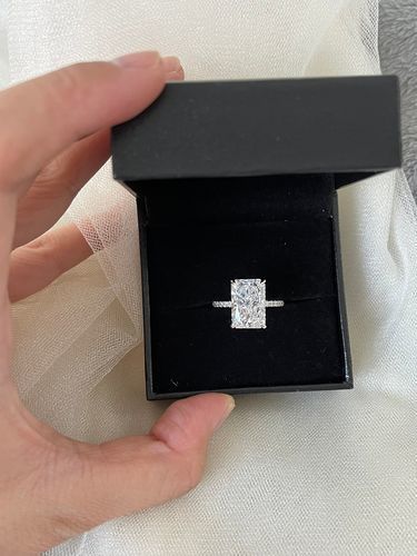 Customer photo review of 【#366】Moissanite Everyday Rings 3.5 ct Emerald-Cut 925 Sterling Silver
