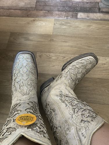 Customer photo review of Women's Glitter Inlay Wedding Boots