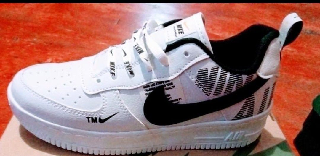 Customer photo review of Tenis 420 Blanco Negro Negro