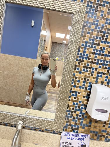 Customer photo review of Pchee Essential Light Blue Tee and Legging Set