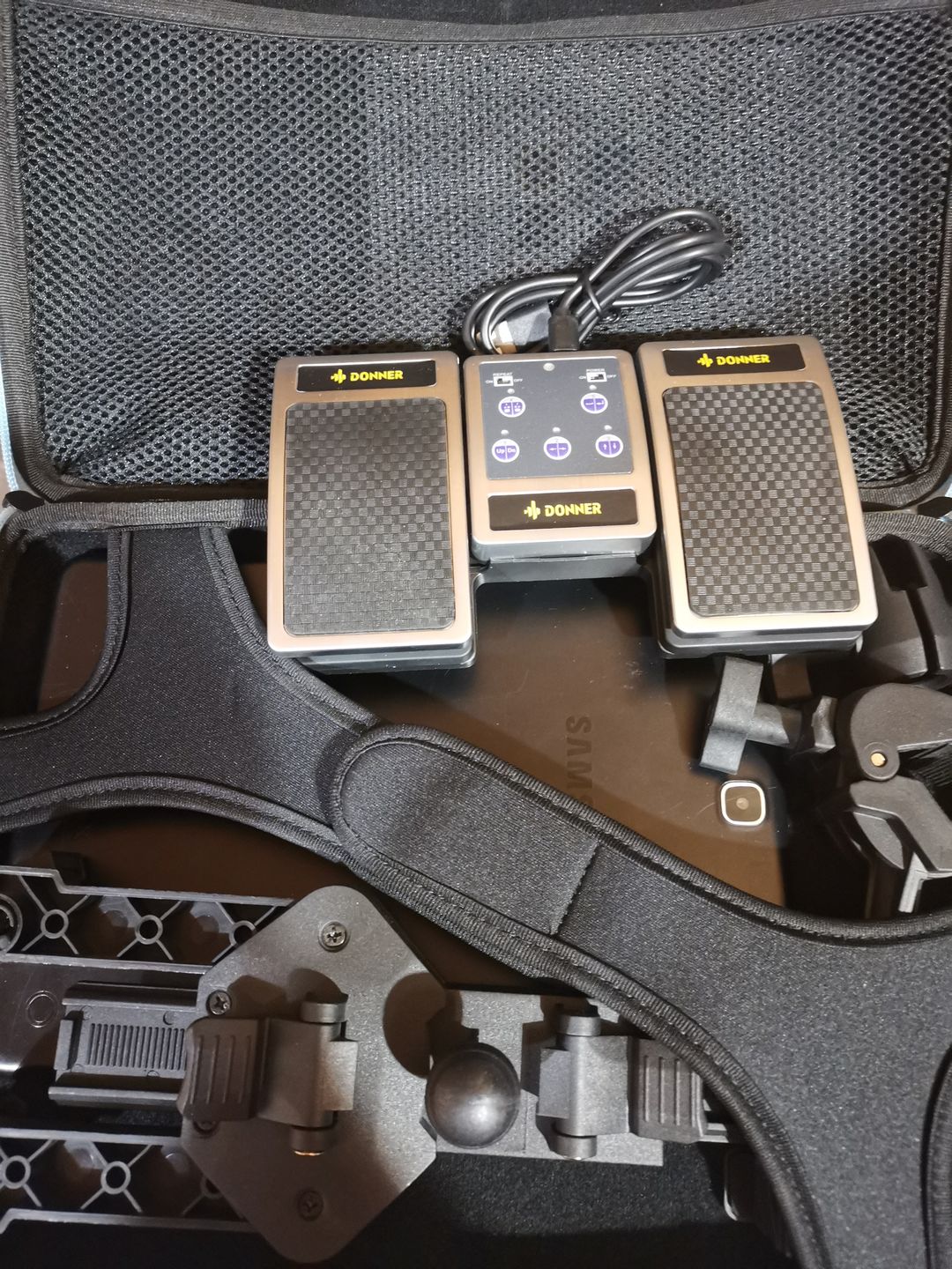 Customer photo review of Donner Pédale Tourne-page Bluetooth pour tablette rechargeable