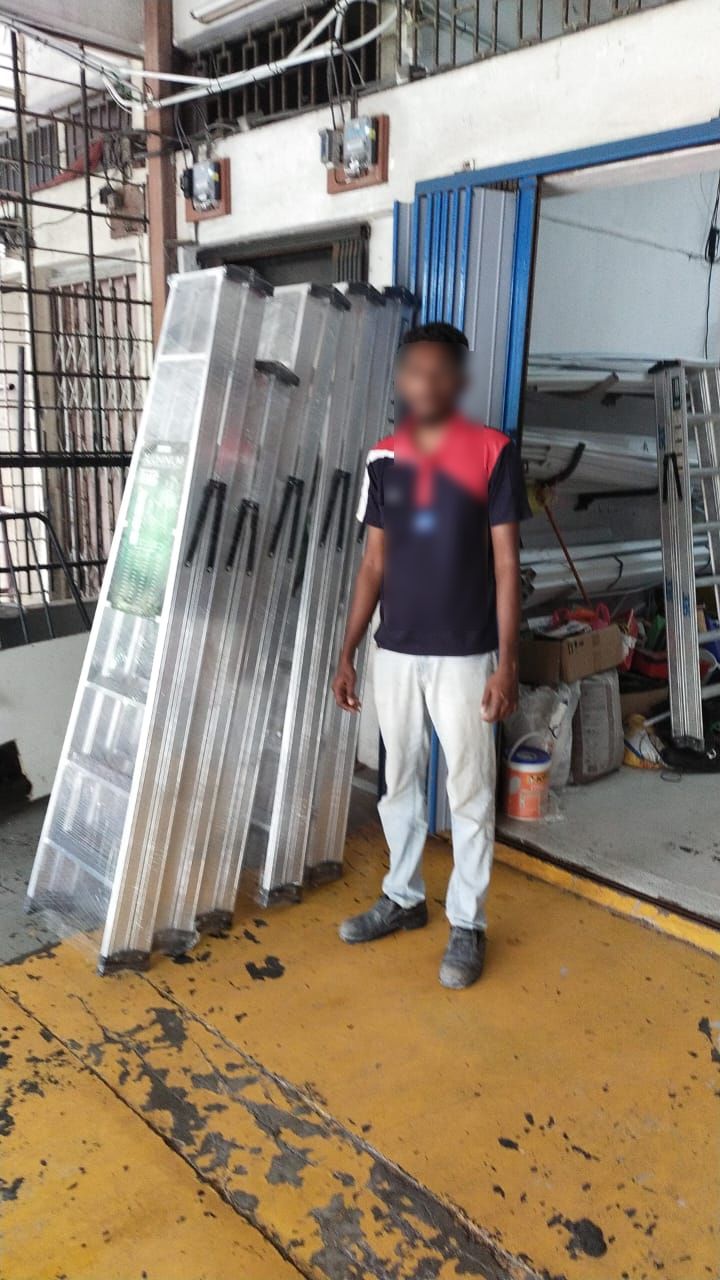 Customer photo review of ✨READY STOCK✨Alumaster Heavy Duty Aluminium Welded Ladder (8 Steps Double Side) AL-DWL70-8S ALUCLASS