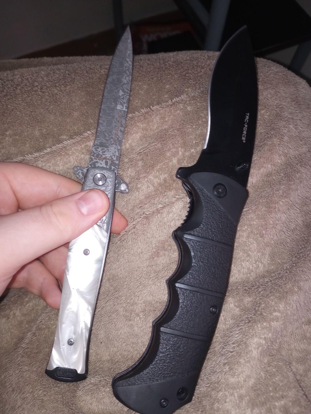 Customer photo review of Mystery Knives Box™