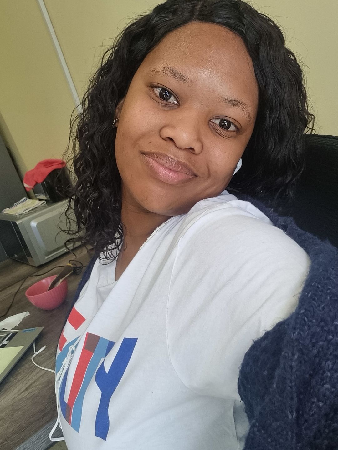 Customer photo review of Effortless Glueless Lace Frontal Curly Bob Wig with Side Part - Made from Human Hair