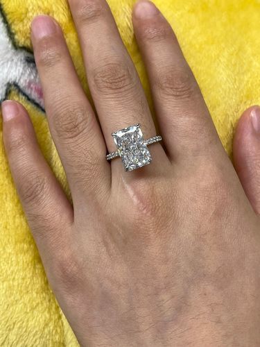 Customer photo review of 【#366】Moissanite Everyday Rings 3.5 ct Emerald-Cut 925 Sterling Silver