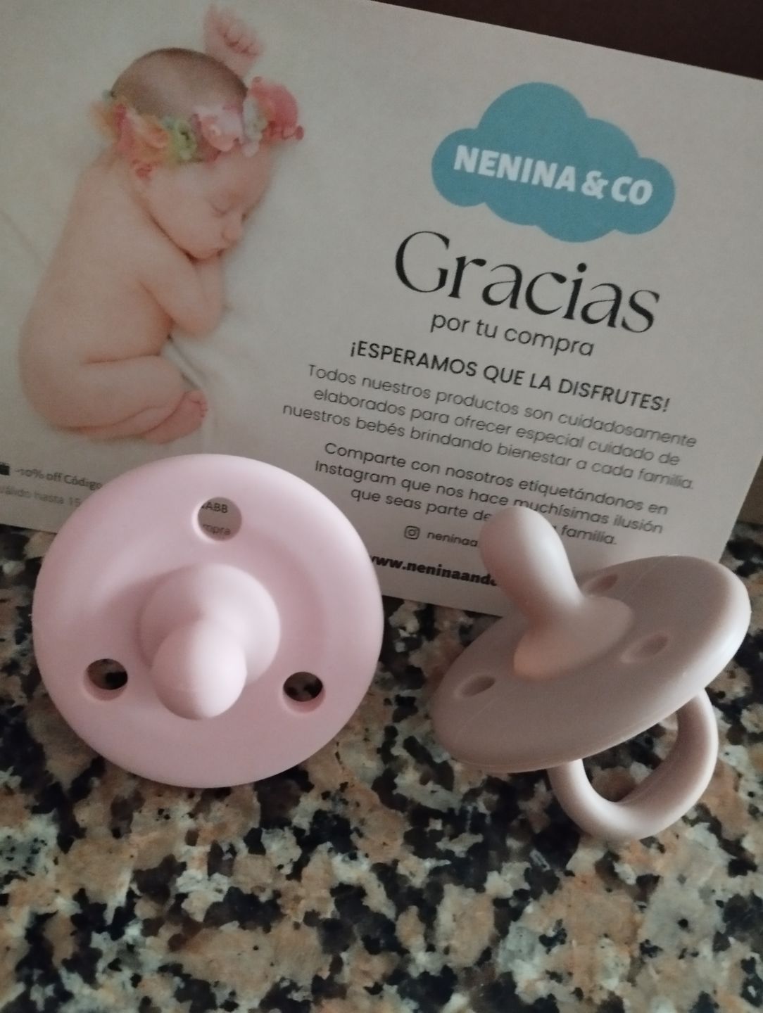 Customer photo review of Kit 2 Chupetes Rosa y Rosa Pálido Nenina & Co
