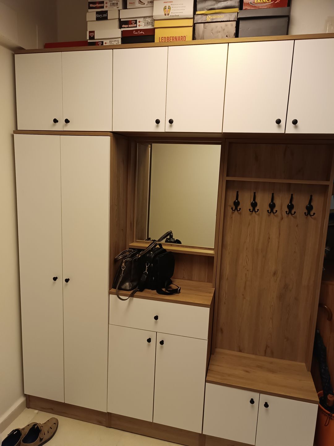 Customer photo review of Rani EA104 Portmanto Çekmeceli Aynalı Raflı Vestiyer Sepet Ceviz - Beyaz