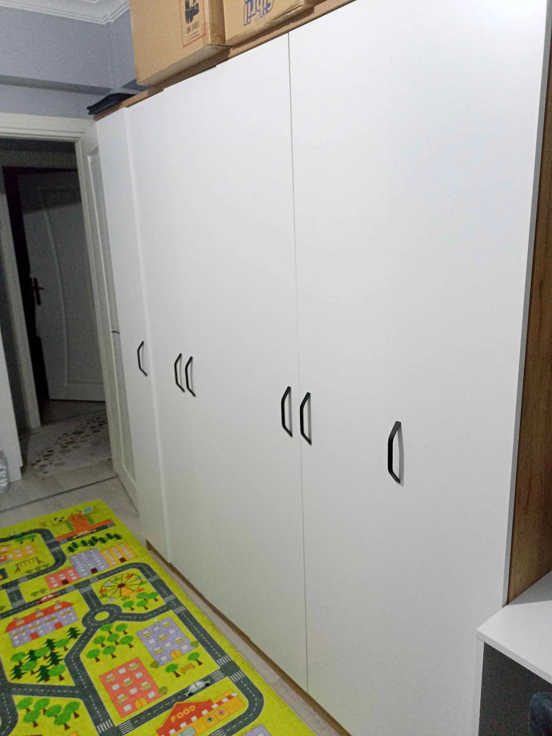 Customer photo review of Rani BA114 Geniş Gardırop Elbise Dolabı 6 Kapaklı 16 Raflı 2 Askılı Sepet Ceviz - Beyaz