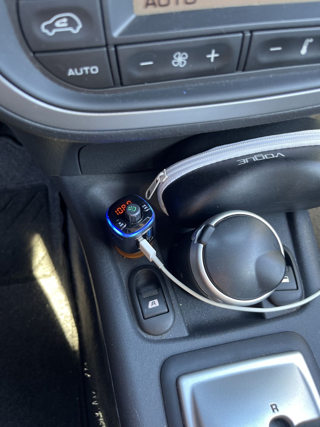 Customer photo review of Wegman Bluetooth FM Transmitter - Bluetooth Carkit - Autolader USB C
