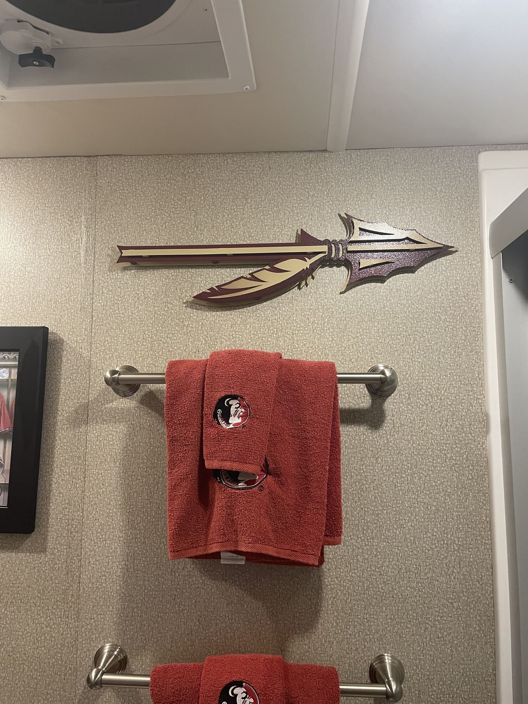 Customer photo review of Florida State Burning Spear 3D Vintage Metal Wall Art